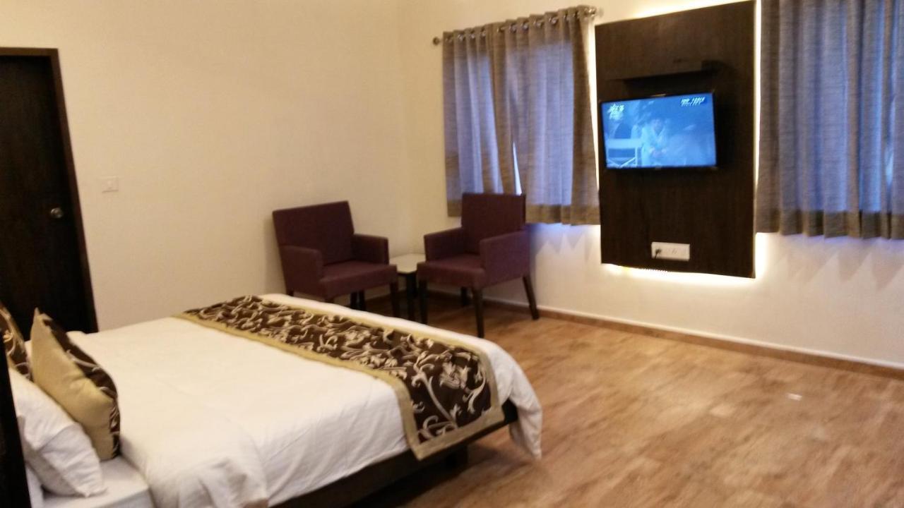 Hotel Aditya Talala 外观 照片